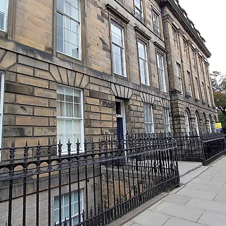 Escape To @ Albyn Place Edimburgo
