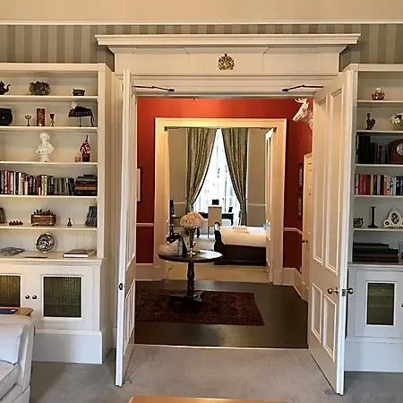 Escape To @ Albyn Place Apartamento *