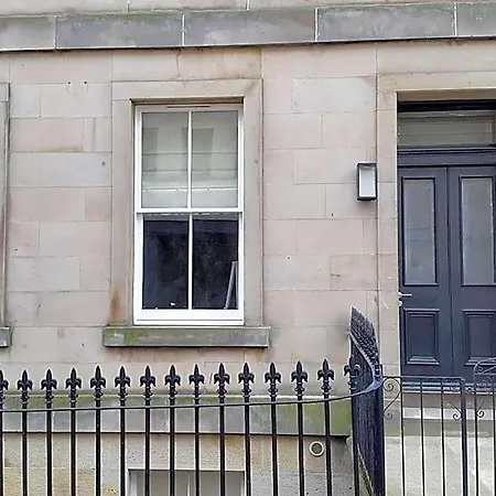 Nine * Edimburgo