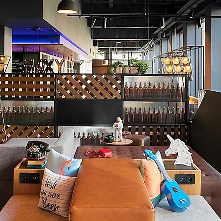 Moxy 4*