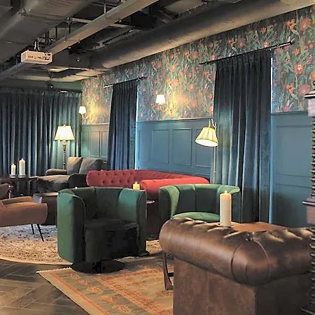 Hotel Moxy 4*