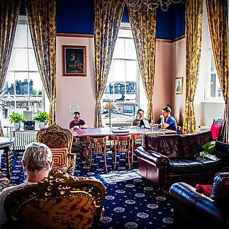 Castle Rock - Adults Only Hostal *