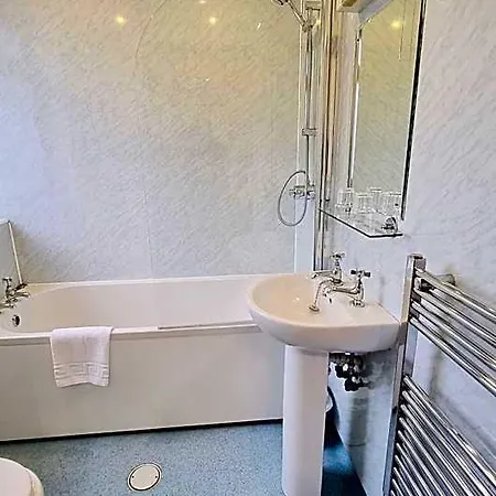 The Guards Hotel 3*