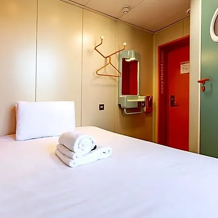 Hotel Easyhotel 2*
