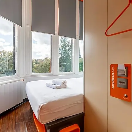 Easyhotel 2*