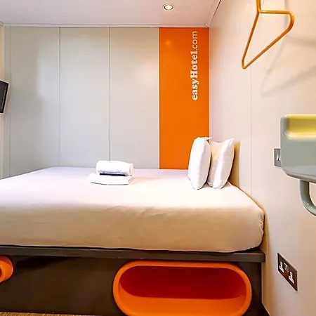 Easyhotel