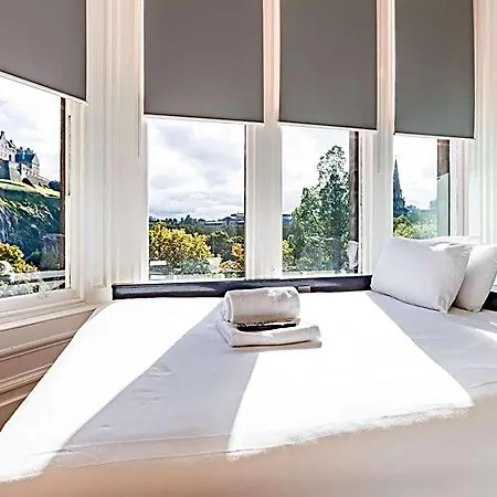 Easyhotel 2*