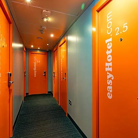 Easyhotel Hotel 2*