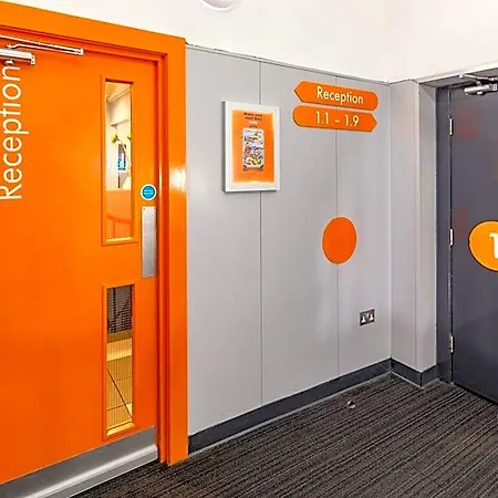 Easyhotel Hotel 2*