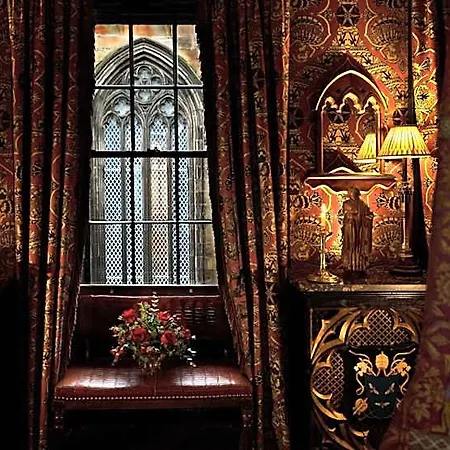 Hotel The Witchery 5*