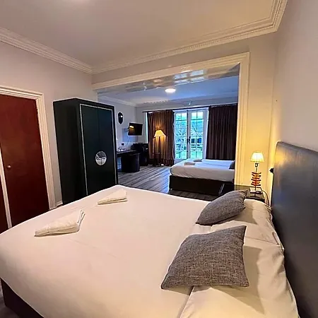 Hotel No6 West Coates 3*