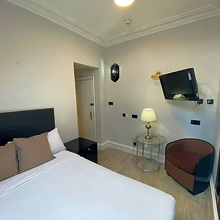 Hotel No6 West Coates 3*