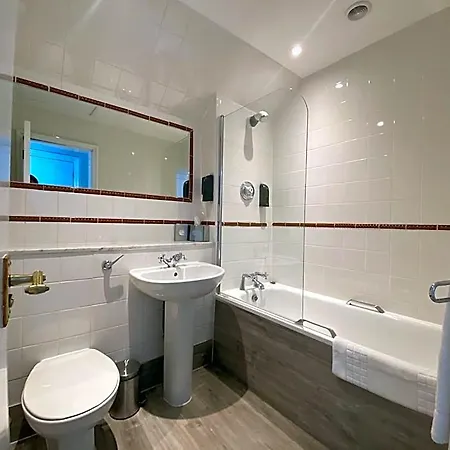 Hotel No6 West Coates 3*