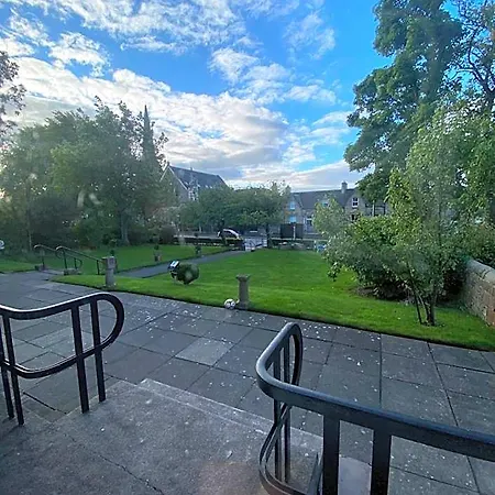 No6 West Coates 3* Edinburgh