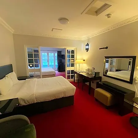 No6 West Coates 3* Edinburgh