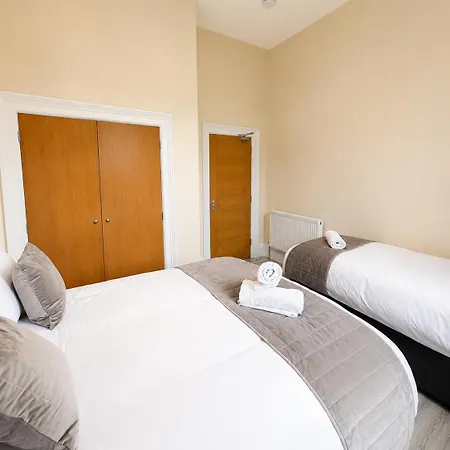 Large Flat In With Mountain Views *