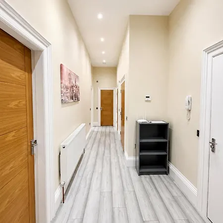 Large Flat In With Mountain Views *