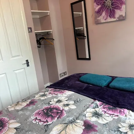 Lauriston 4 Bedroom 7 Beds Duplex Apartment *