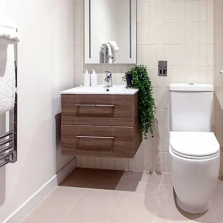 Heeton Concept Queen Street Aparthotel 4*