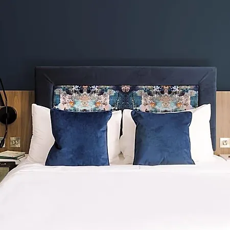 Heeton Concept Queen Street 4*