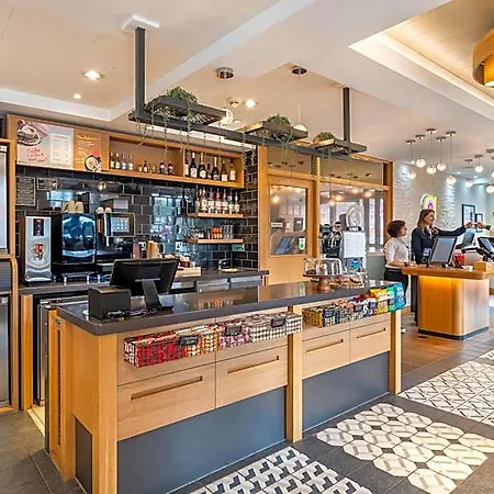 فندق Point A Haymarket 3*
