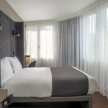 فندق Point A Haymarket 3*