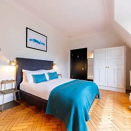 Linton Collection - 28 North Bridge 4* Edinburgh
