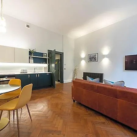 Linton Collection - 28 North Bridge Hotel 4*