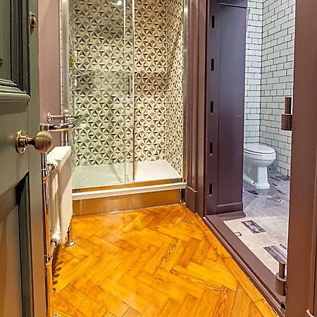 Linton Collection - 28 North Bridge 4* Edinburgh