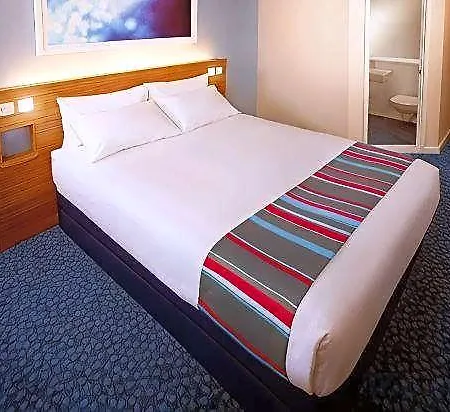 Travelodge Queen Street Hotel