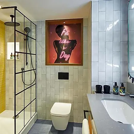 Hotel Nyx 4*