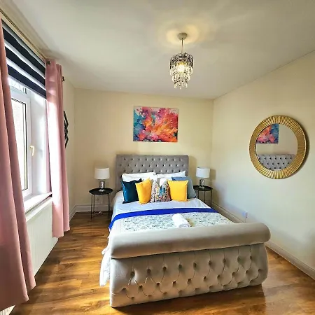 2 Bed Apt, 4 Beds, 3 Tvs Parking Apartment Edinburgh