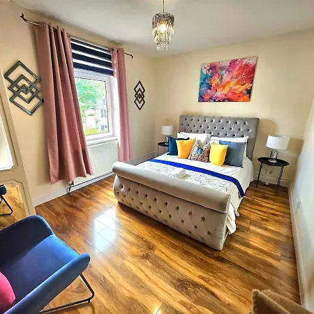 Apartment 2 Bed Apt, 4 Beds, 3 Tvs Parking Edinburgh