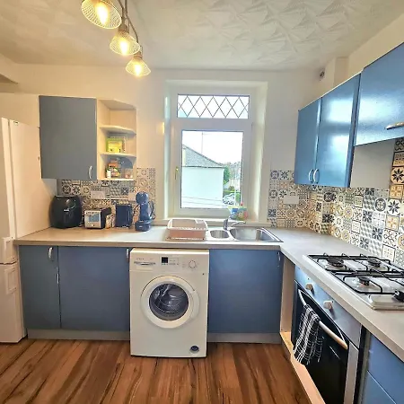 2 Bed Apt, 4 Beds, 3 Tvs Parking * Edinburgh
