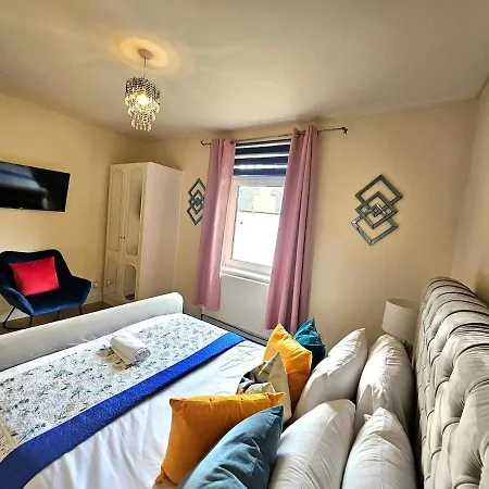 2 Bed Apt, 4 Beds, 3 Tvs Parking Apartment