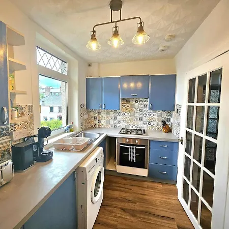 2 Bed Apt, 4 Beds, 3 Tvs Parking Edinburgh