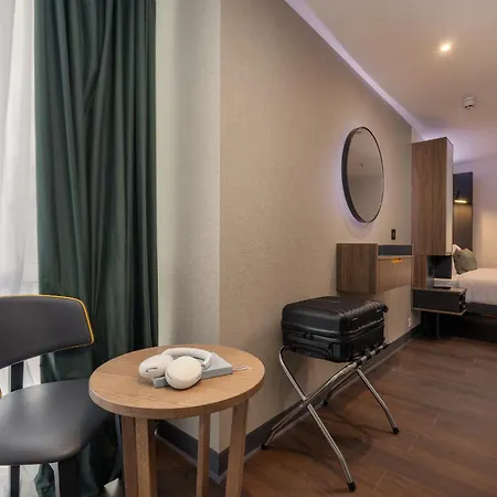Point A St Andrew Square Hotel