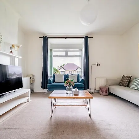 Durhams House Sleeps 7 5 Beds, Free Parking Edinburgh