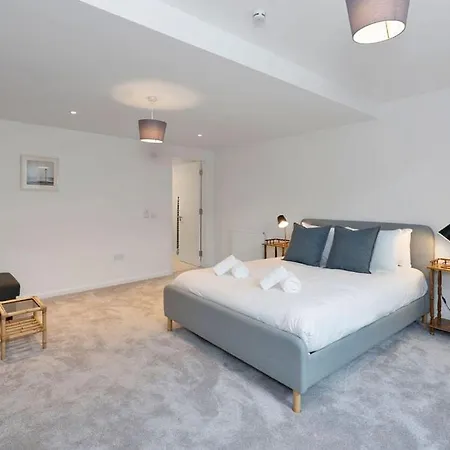 Guestready - Elegant 2bed Haven With Private Patio Gasthof Edinburgh