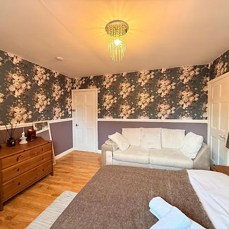 South Edin Family Haven 2 & Courtyard *