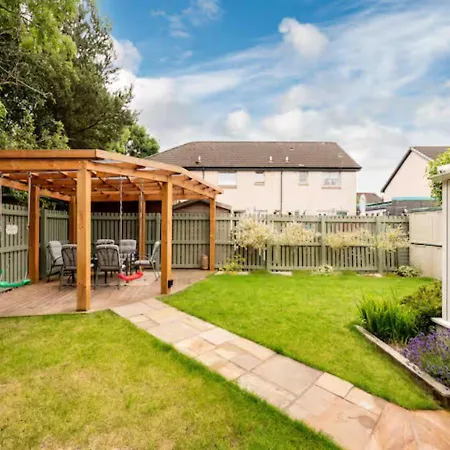Modern Family House Sleeps 5 Free Parking - Pass The Keys *