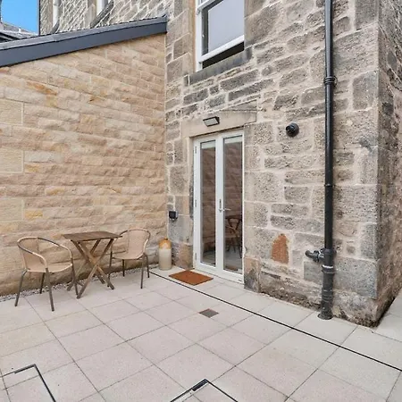 Guestready - Elegant 2bed Haven With Private Patio