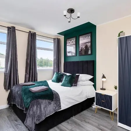 The Urban Nest - Vibrant 3 Bed With Garden بيت للعطل