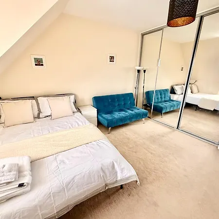 Luxury Townhouse Near Airport - Wifi Broadband - 4-bed 3-bath - Sleeps 7 * Edinburgh