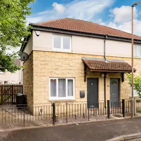Modern Family House Sleeps 5 Free Parking - Pass The Keys *