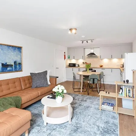 Guestready - Elegant 2bed Haven With Private Patio Edinburgh