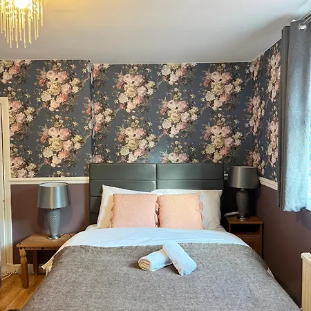 Vakantiehuis South Edin Family Haven 2 & Courtyard *