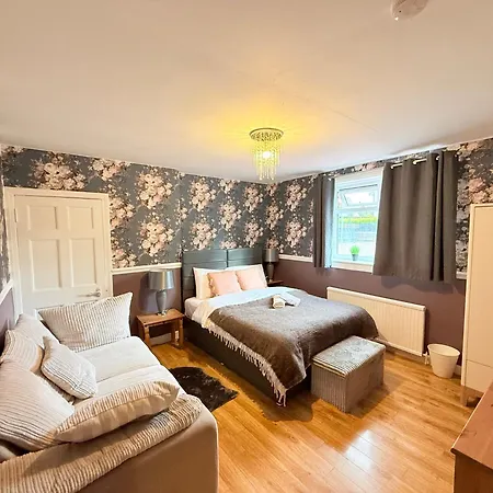 South Edin Family Haven 2 & Courtyard Vakantiehuis *