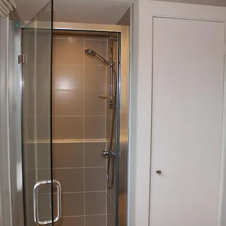 Private En-suite Room, Self Check In 3*