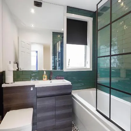 The Urban Nest - Vibrant 3 Bed With Garden *